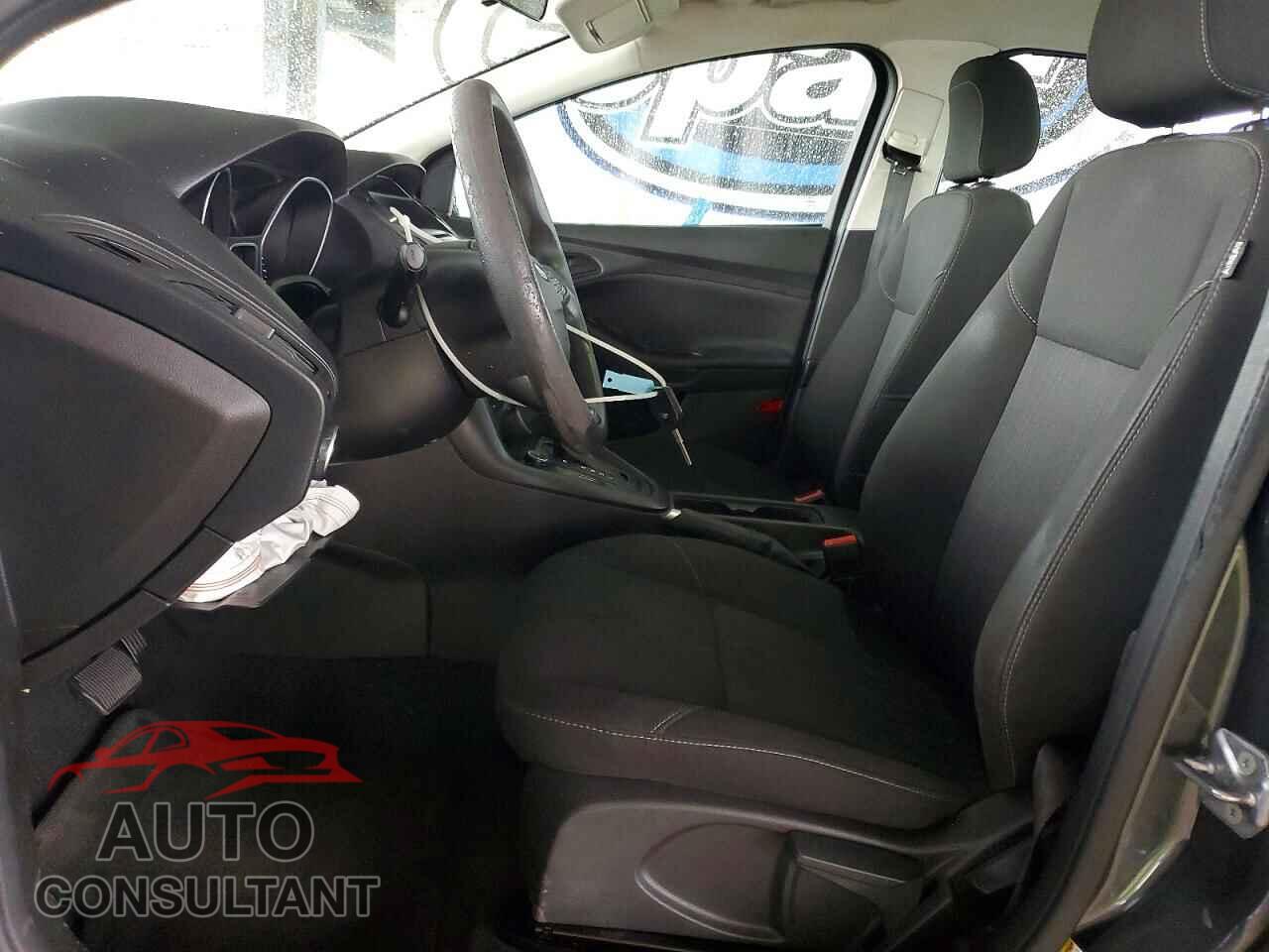FORD FOCUS 2017 - 1FADP3E23HL219883