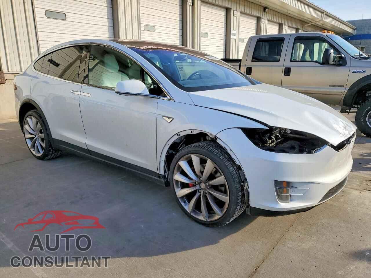 TESLA MODEL X 2016 - 5YJXCAE44GF001042