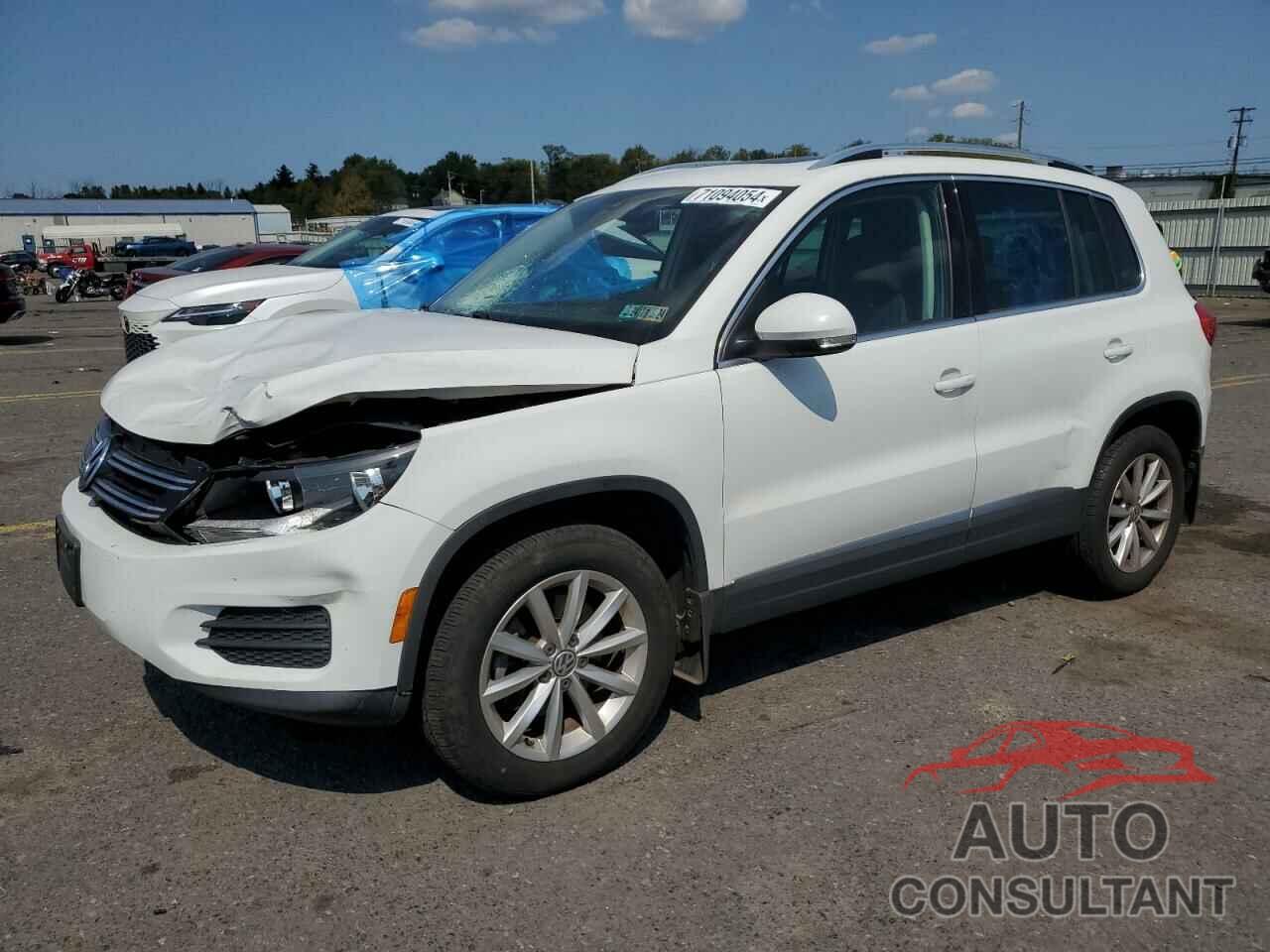 VOLKSWAGEN TIGUAN 2017 - WVGSV7AX6HK008372