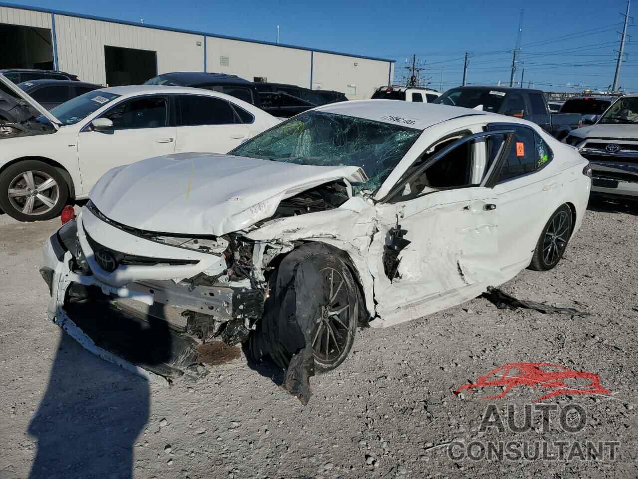TOYOTA CAMRY 2022 - 4T1G11AK4NU669188