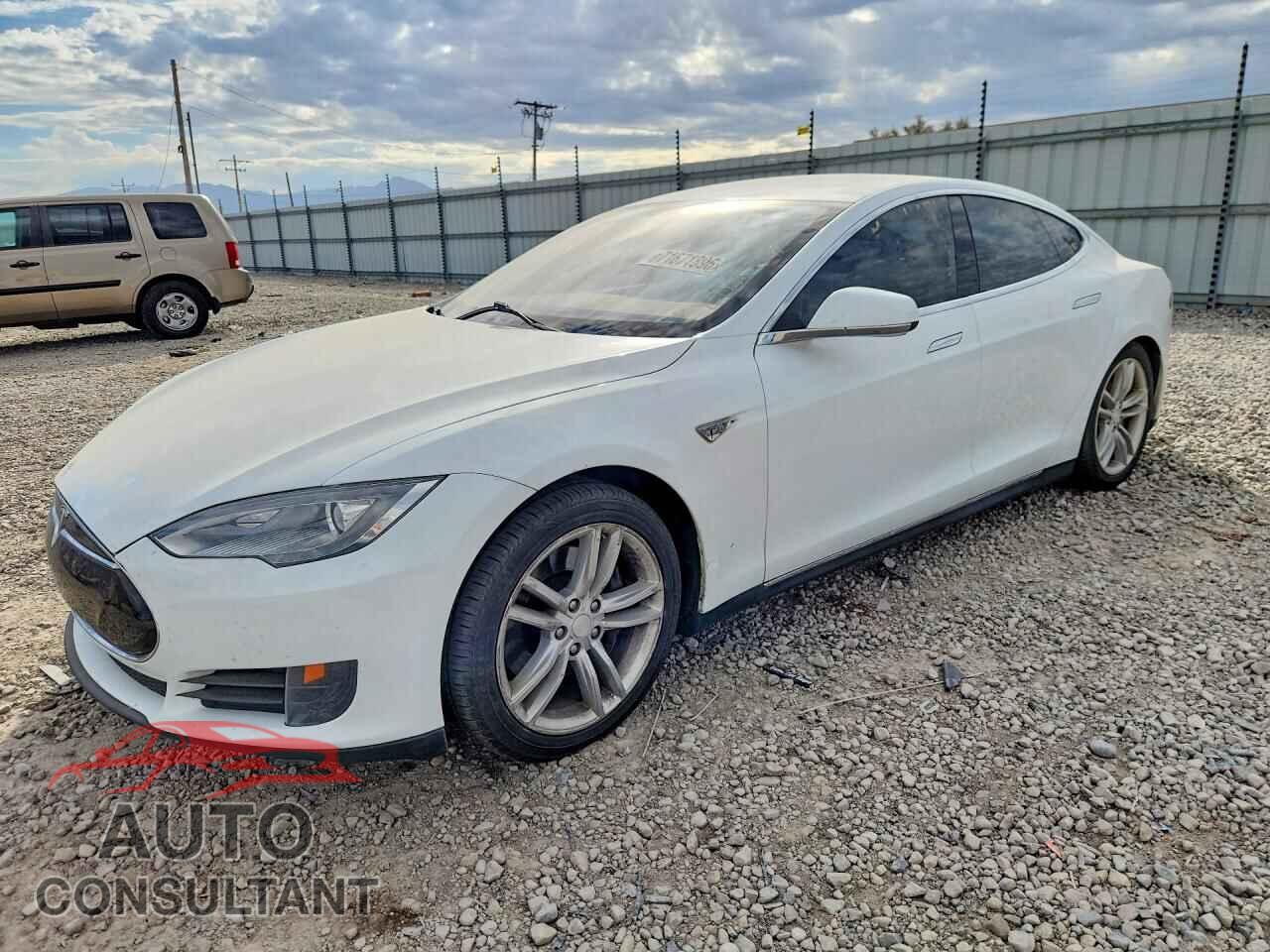 TESLA MODEL S 2013 - 5YJSA1AC1DFP10231