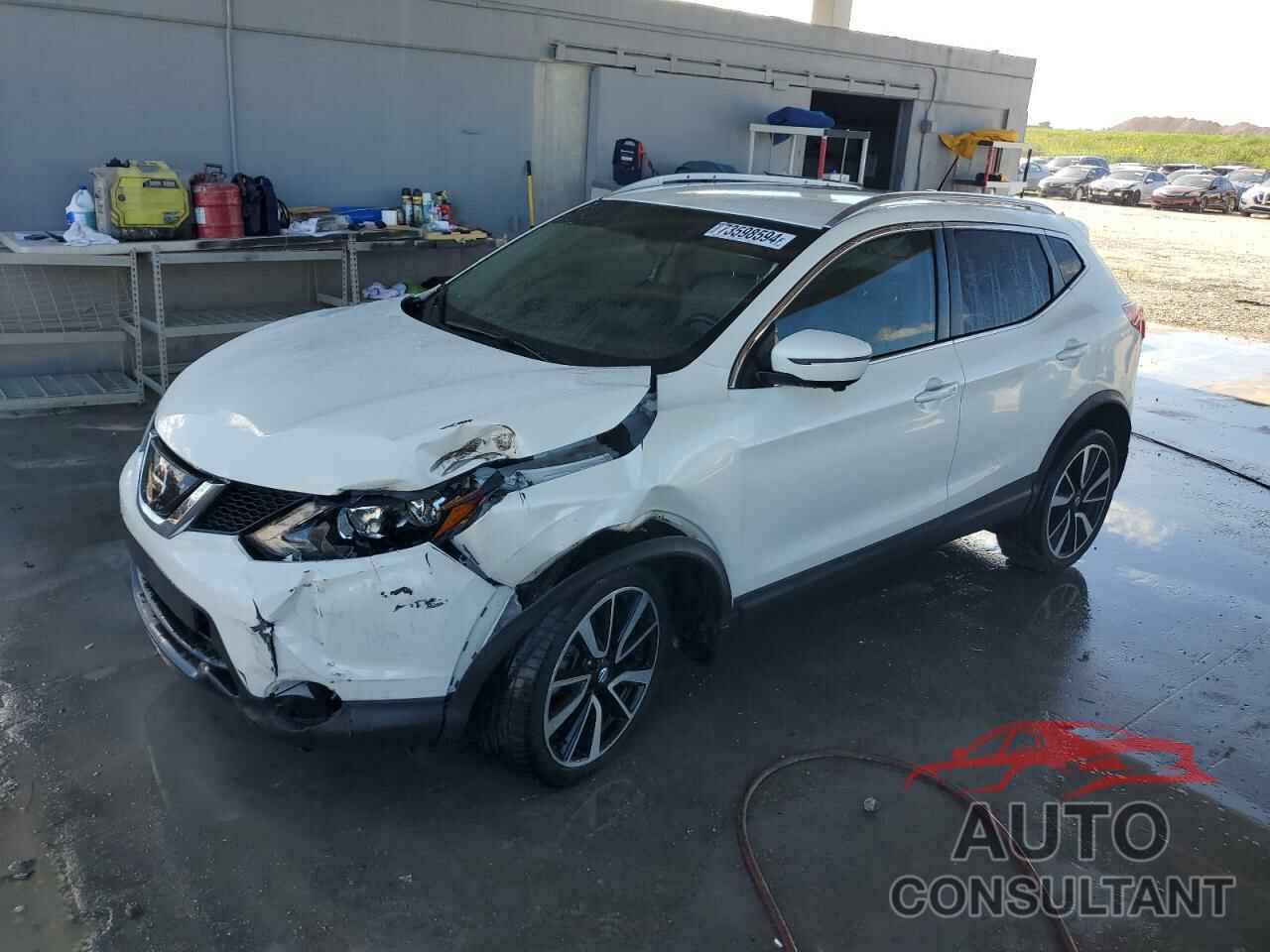 NISSAN ROGUE 2018 - JN1BJ1CP7JW196735