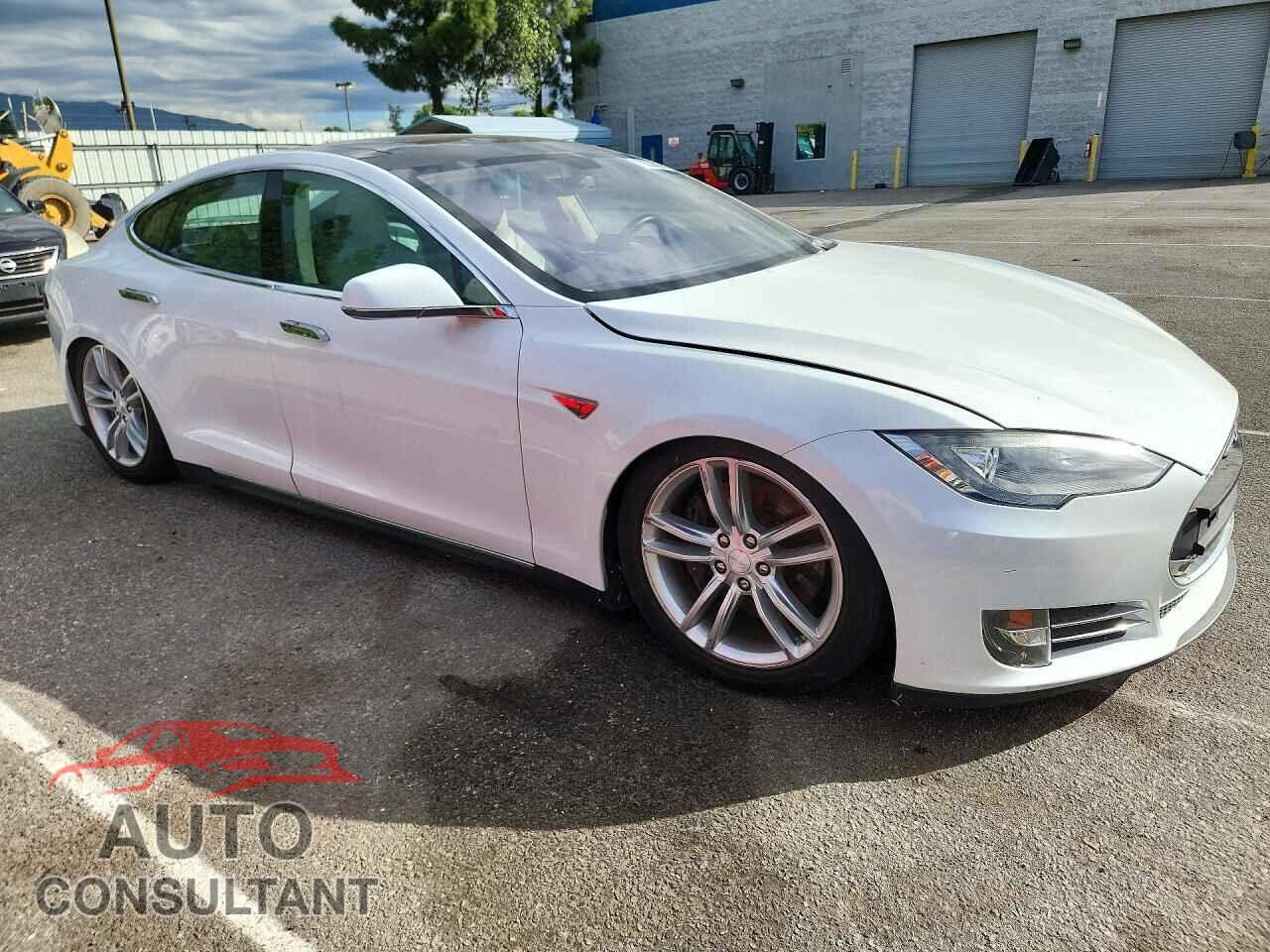 TESLA MODEL S 2013 - 5YJSA1CN8DFP04313