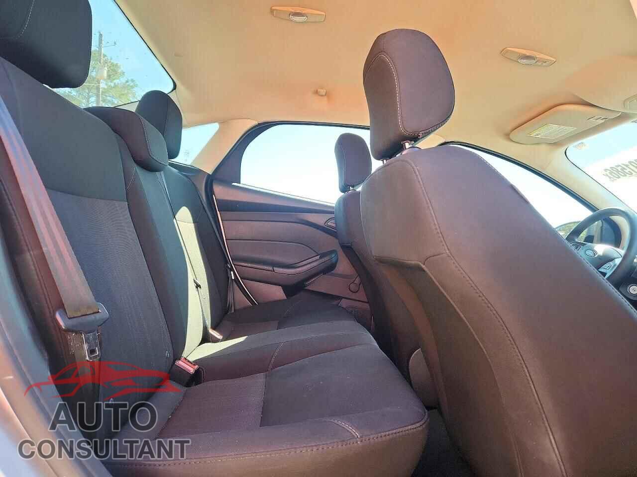 FORD FOCUS 2018 - 1FADP3E2XJL312213