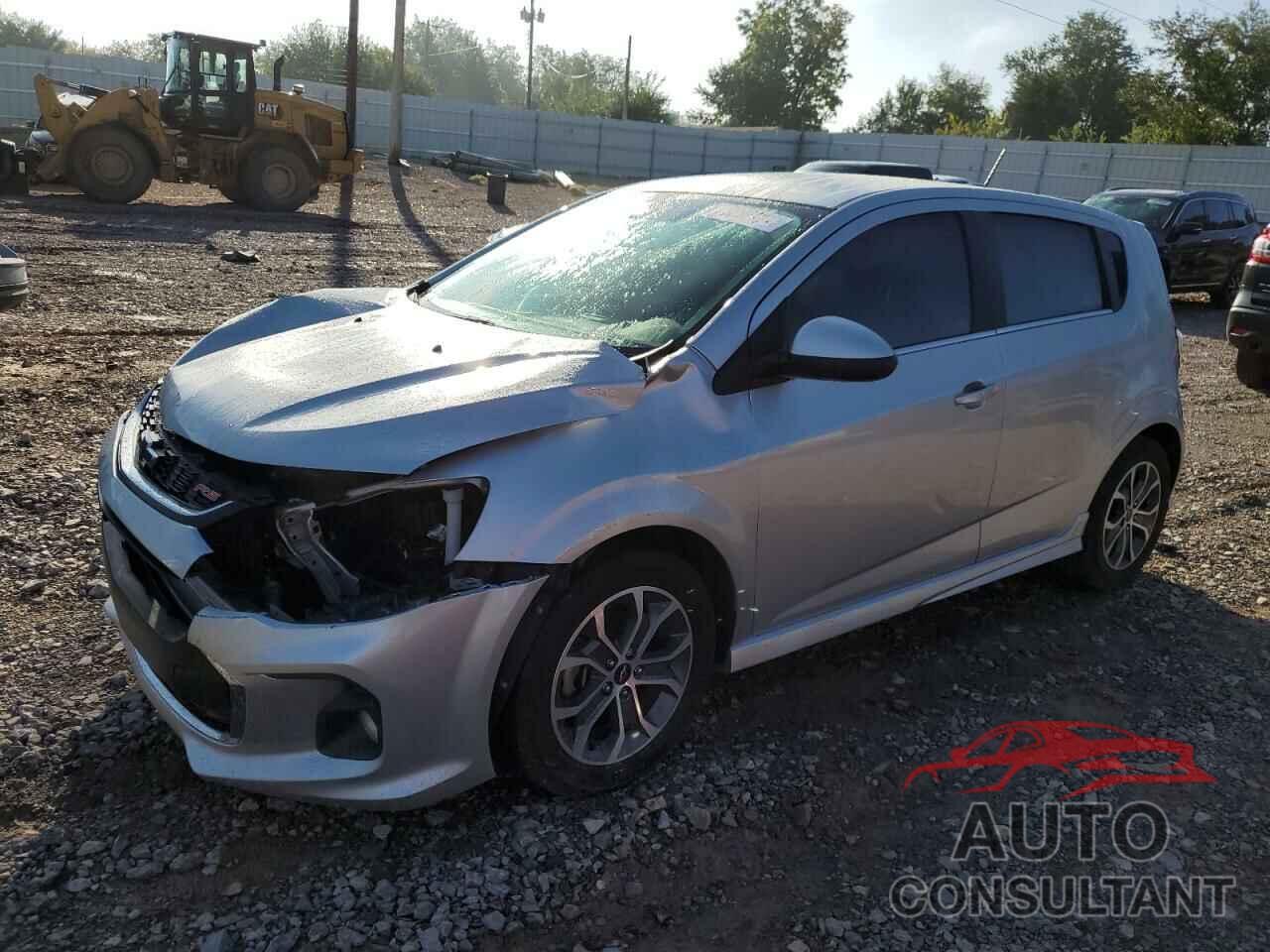 CHEVROLET SONIC 2018 - 1G1JC6SH8J4136638