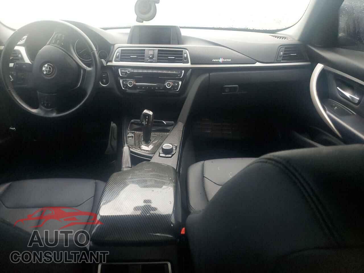 BMW 3 SERIES 2018 - WBA8E1G54JNU93193