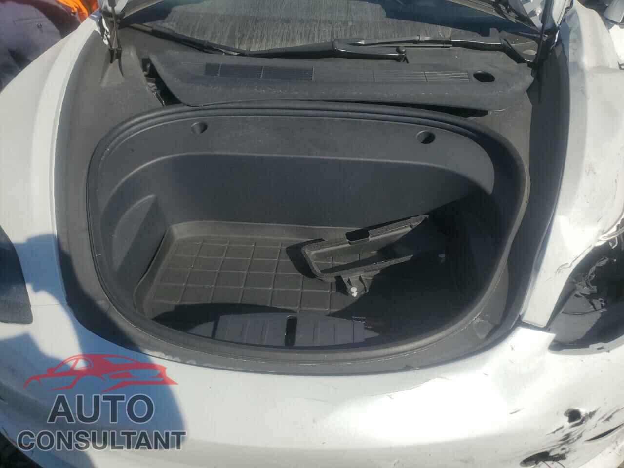 TESLA MODEL 3 2022 - 5YJ3E1EA8NF373737