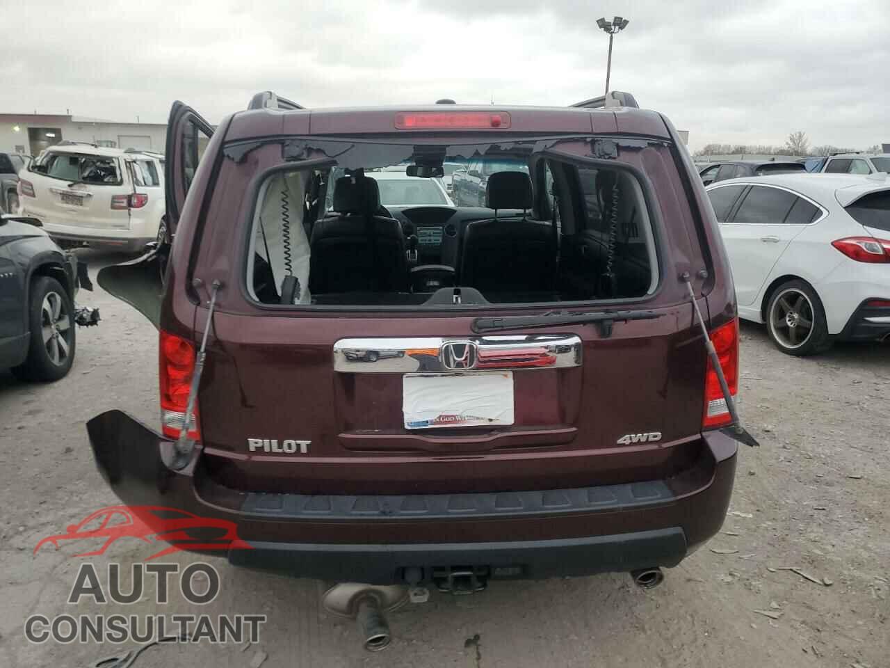 HONDA PILOT 2011 - 5FNYF4H50BB037255
