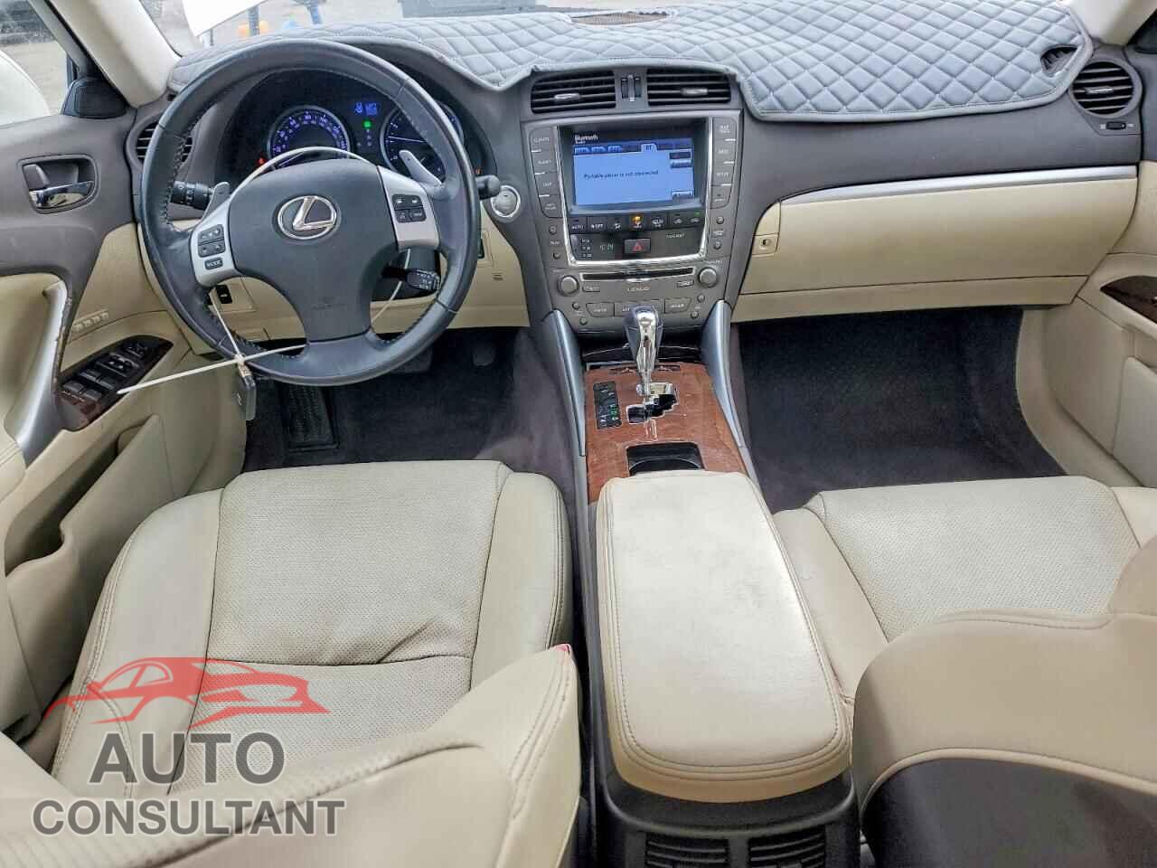 LEXUS IS 2011 - JTHCF5C26B5049052