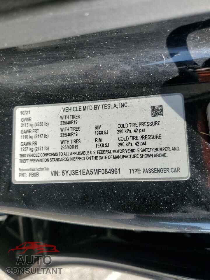 TESLA MODEL 3 2021 - 5YJ3E1EA5MF084961