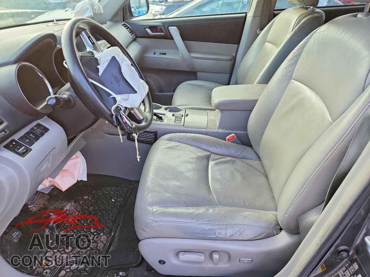 TOYOTA HIGHLANDER 2013 - 5TDBK3EH8DS206026