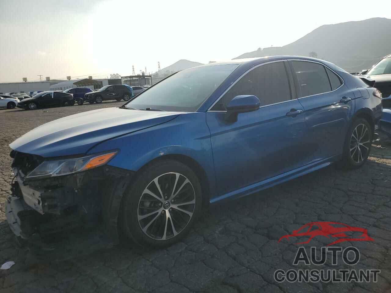 TOYOTA CAMRY 2018 - 4T1B11HK8JU090909
