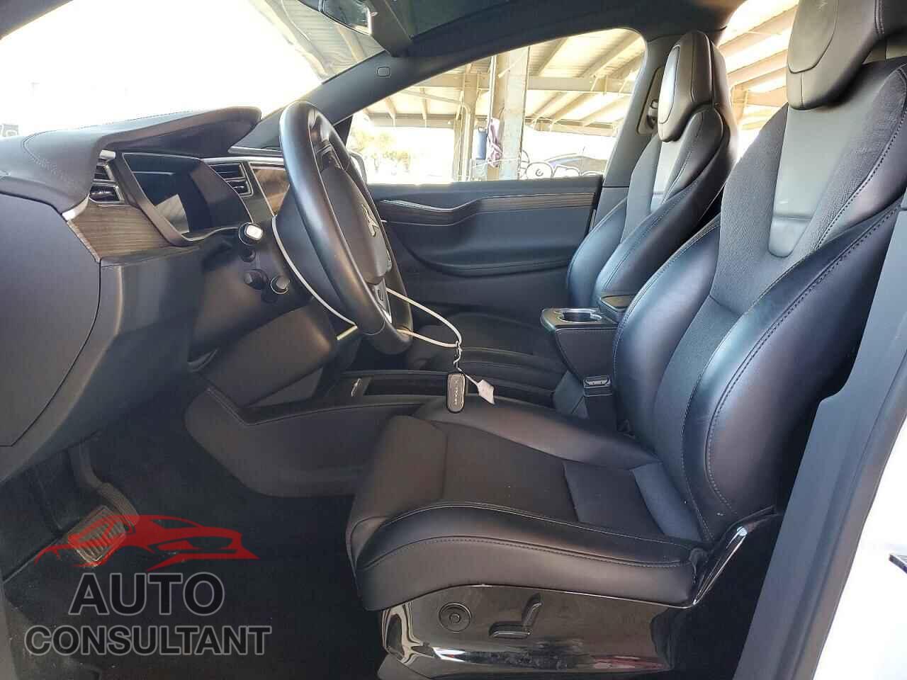 TESLA MODEL X 2016 - 5YJXCAE20GF002901