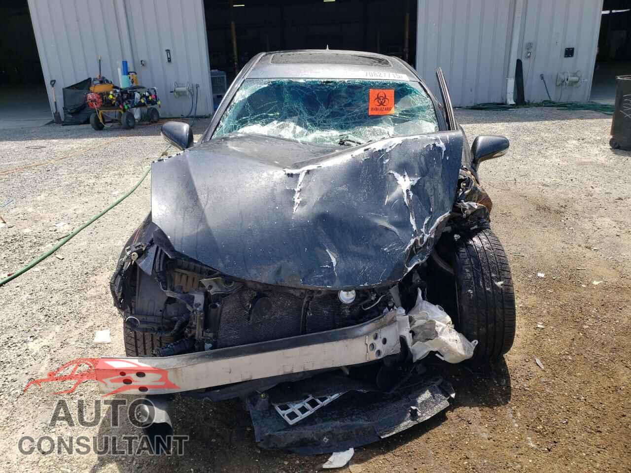 LEXUS IS 2011 - JTHBF5C23B5143658