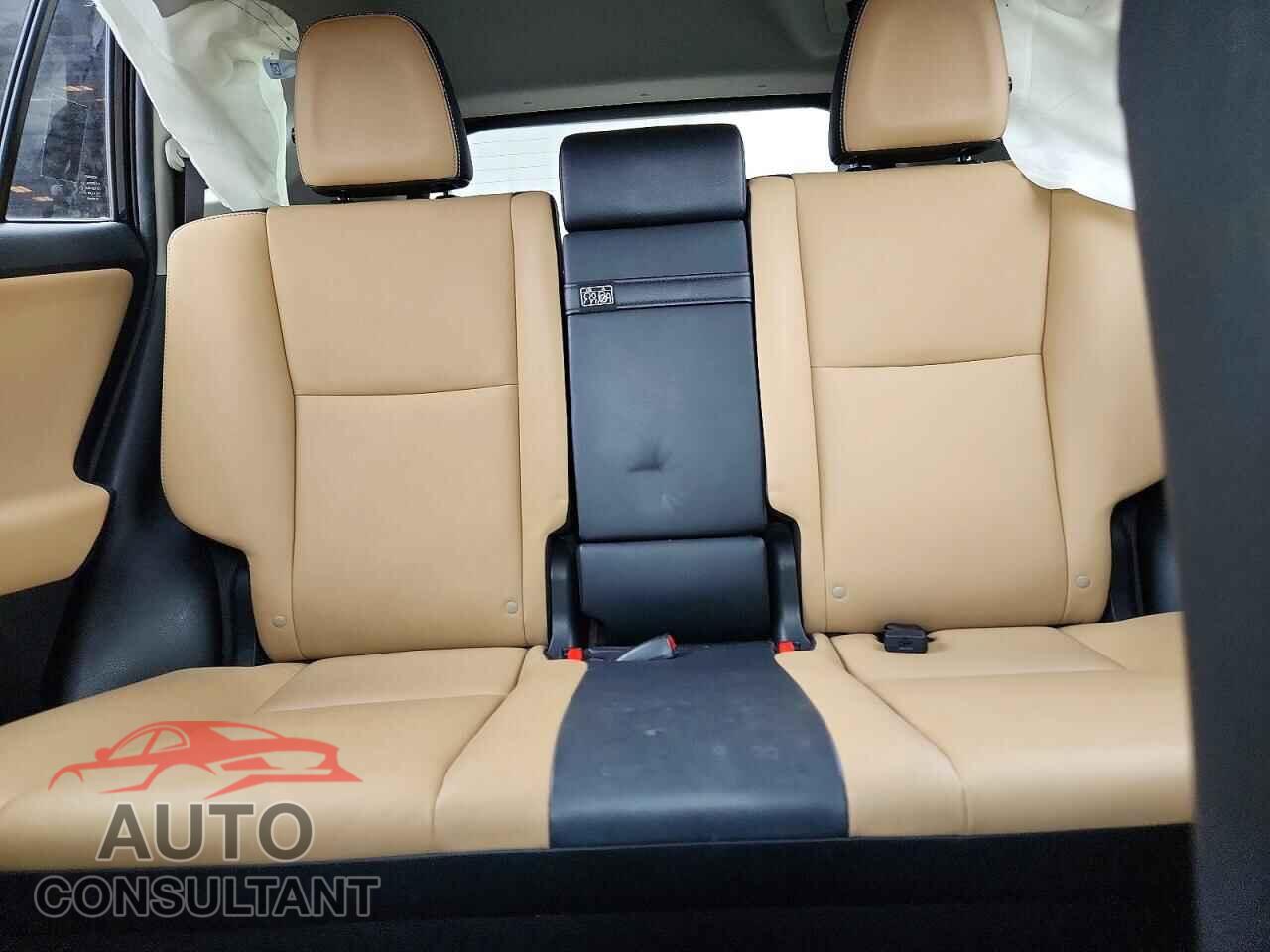 TOYOTA RAV4 2017 - JTMDJREV9HD080653