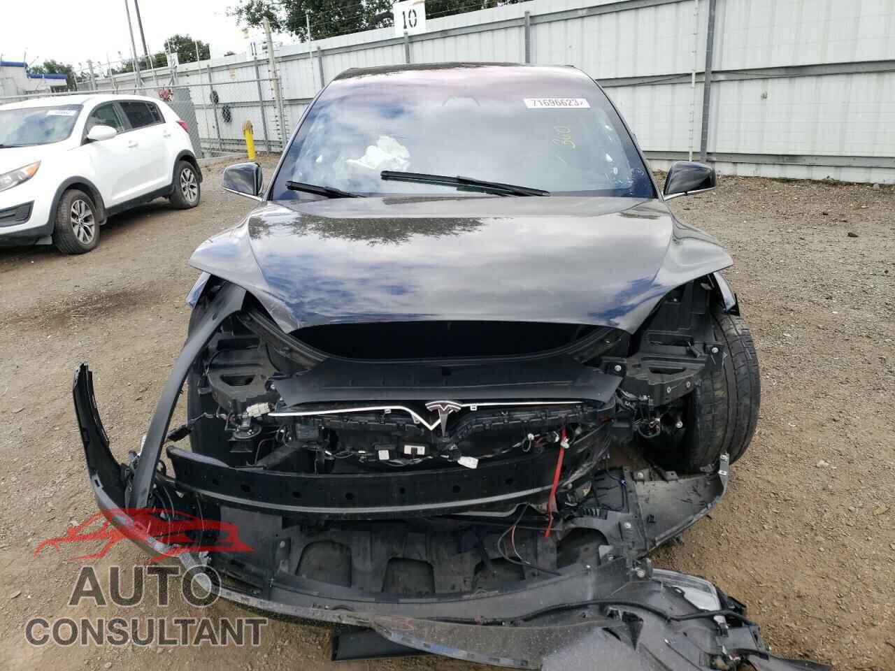 TESLA MODEL X 2018 - 5YJXCBE21JF136815
