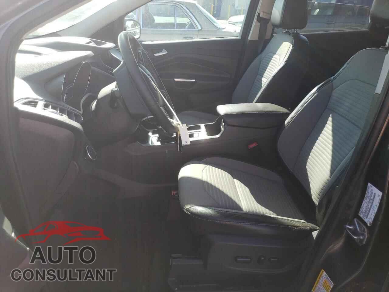 FORD ESCAPE 2017 - 1FMCU9JD2HUC02846