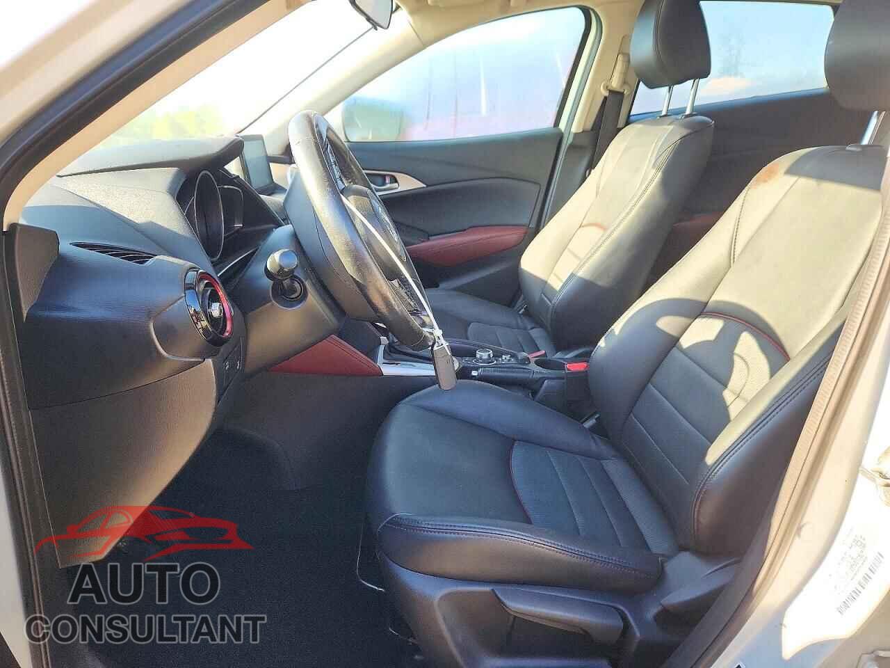 MAZDA CX-3 2018 - JM1DKFC75J1305626