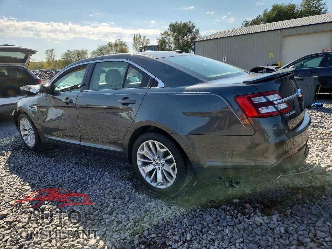 FORD TAURUS 2018 - 1FAHP2F86JG126143