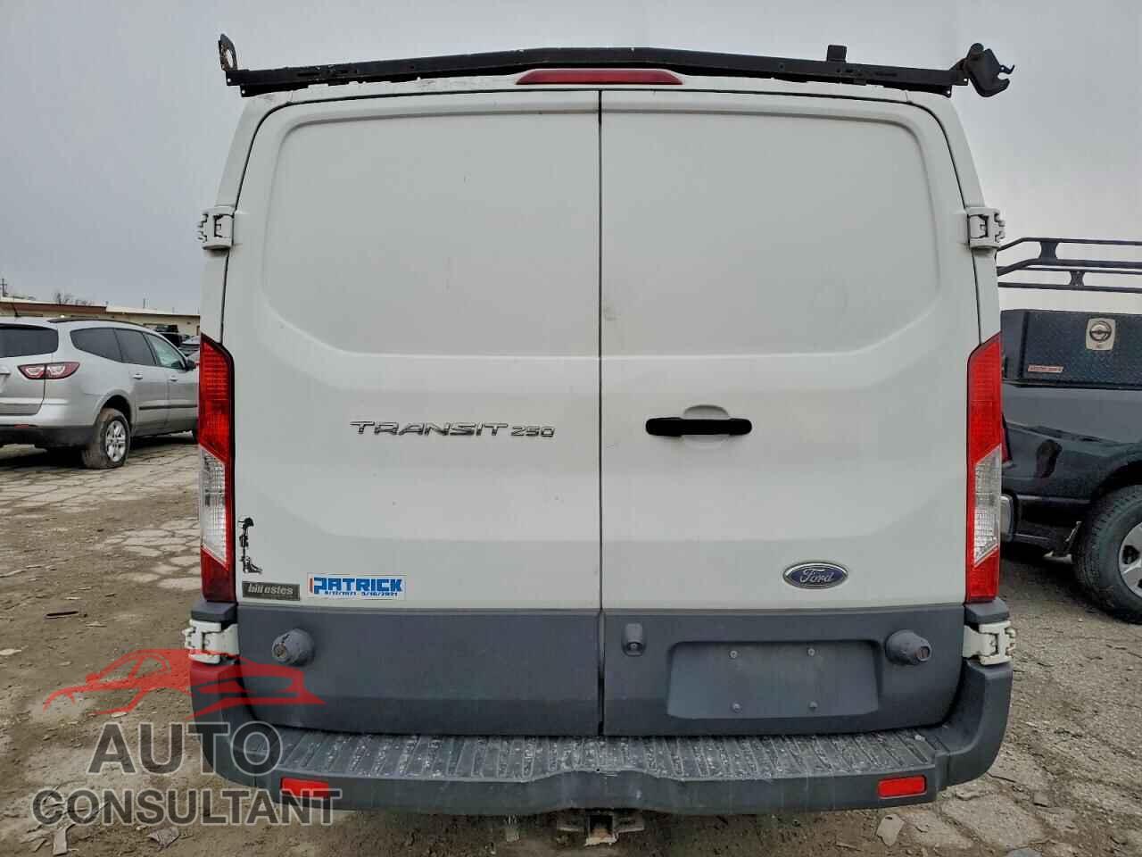 FORD TRANSIT 2017 - 1FTYR2YM6HKB06609
