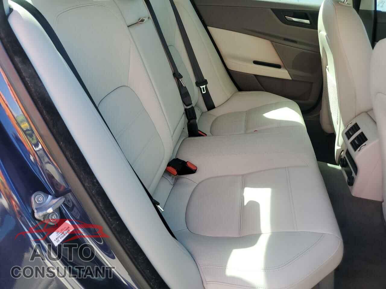 JAGUAR XE 2017 - SAJAE4BG8HA952596