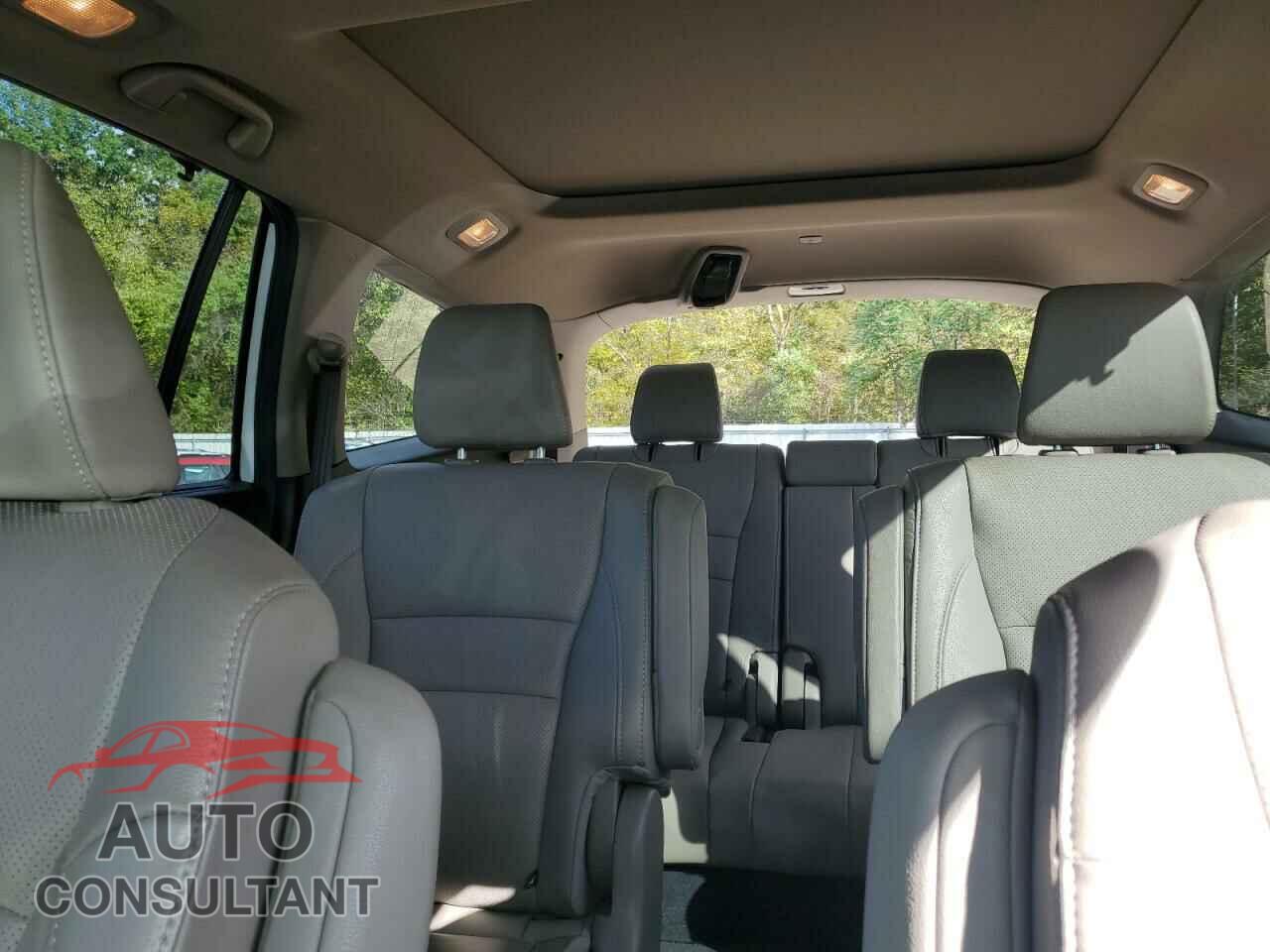 HONDA PILOT 2017 - 5FNYF6H02HB014939