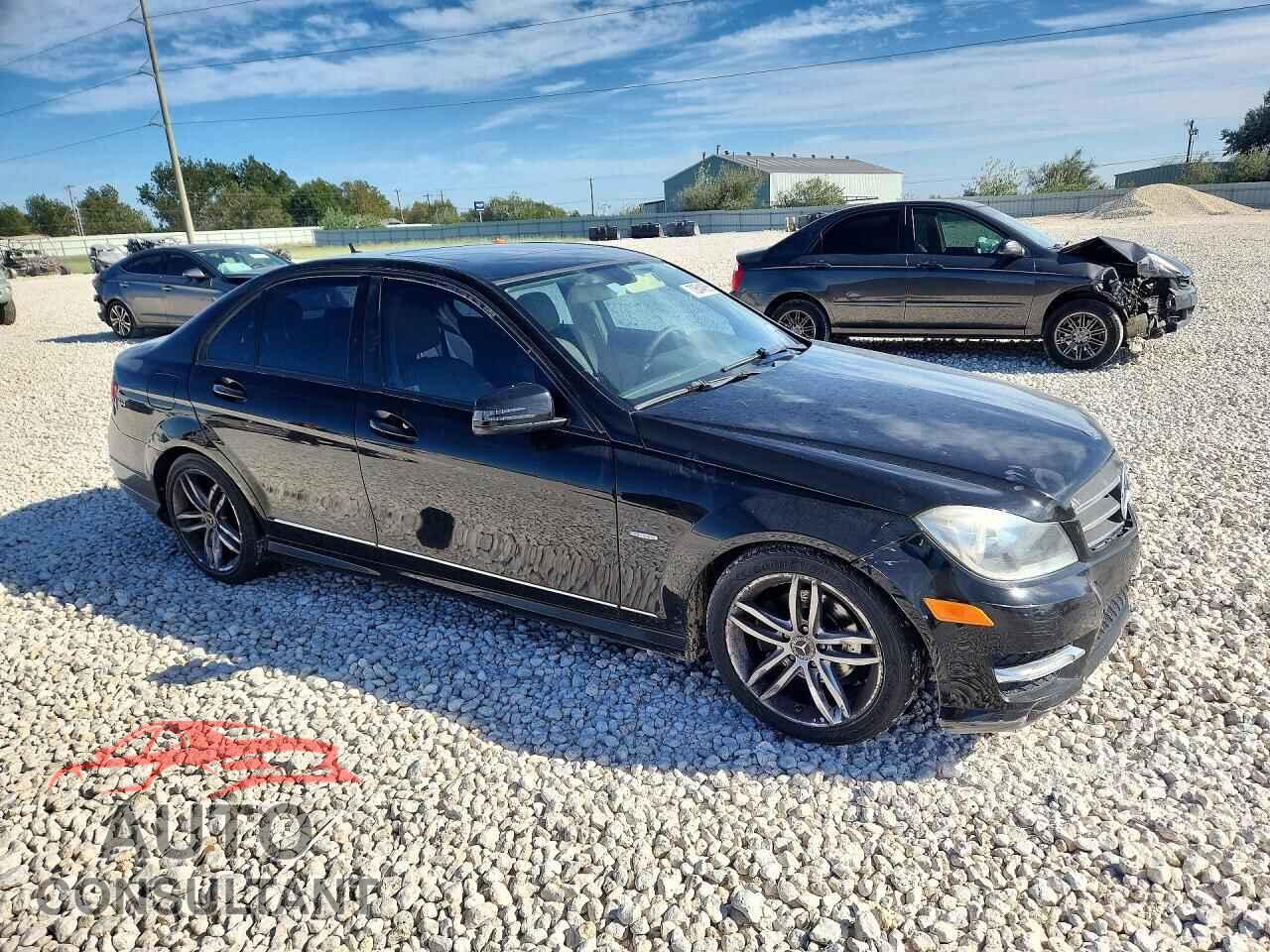 MERCEDES-BENZ C-CLASS 2012 - WDDGF4HB5CR231380