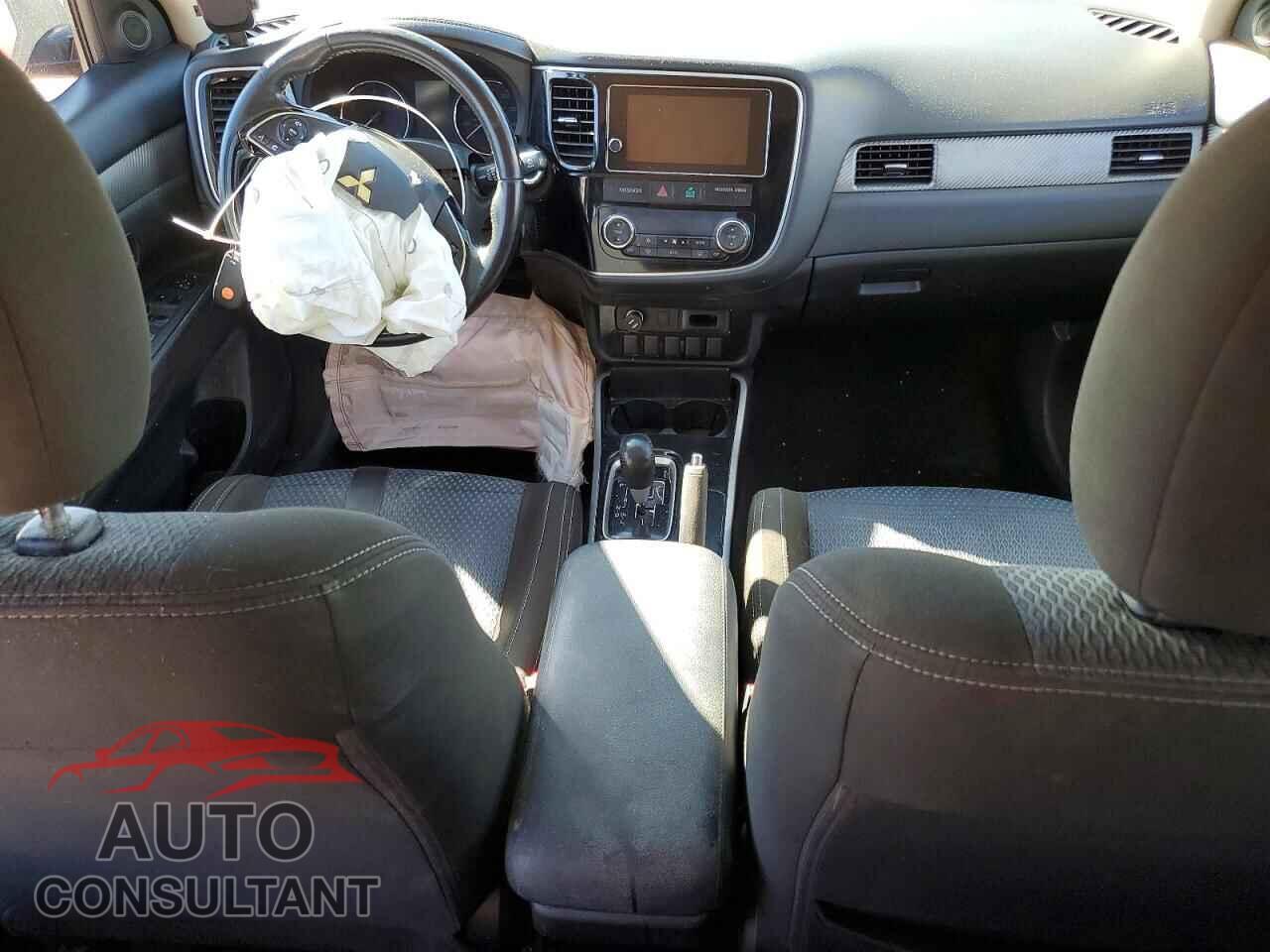MITSUBISHI OUTLANDER 2017 - JA4AD3A30HZ028059
