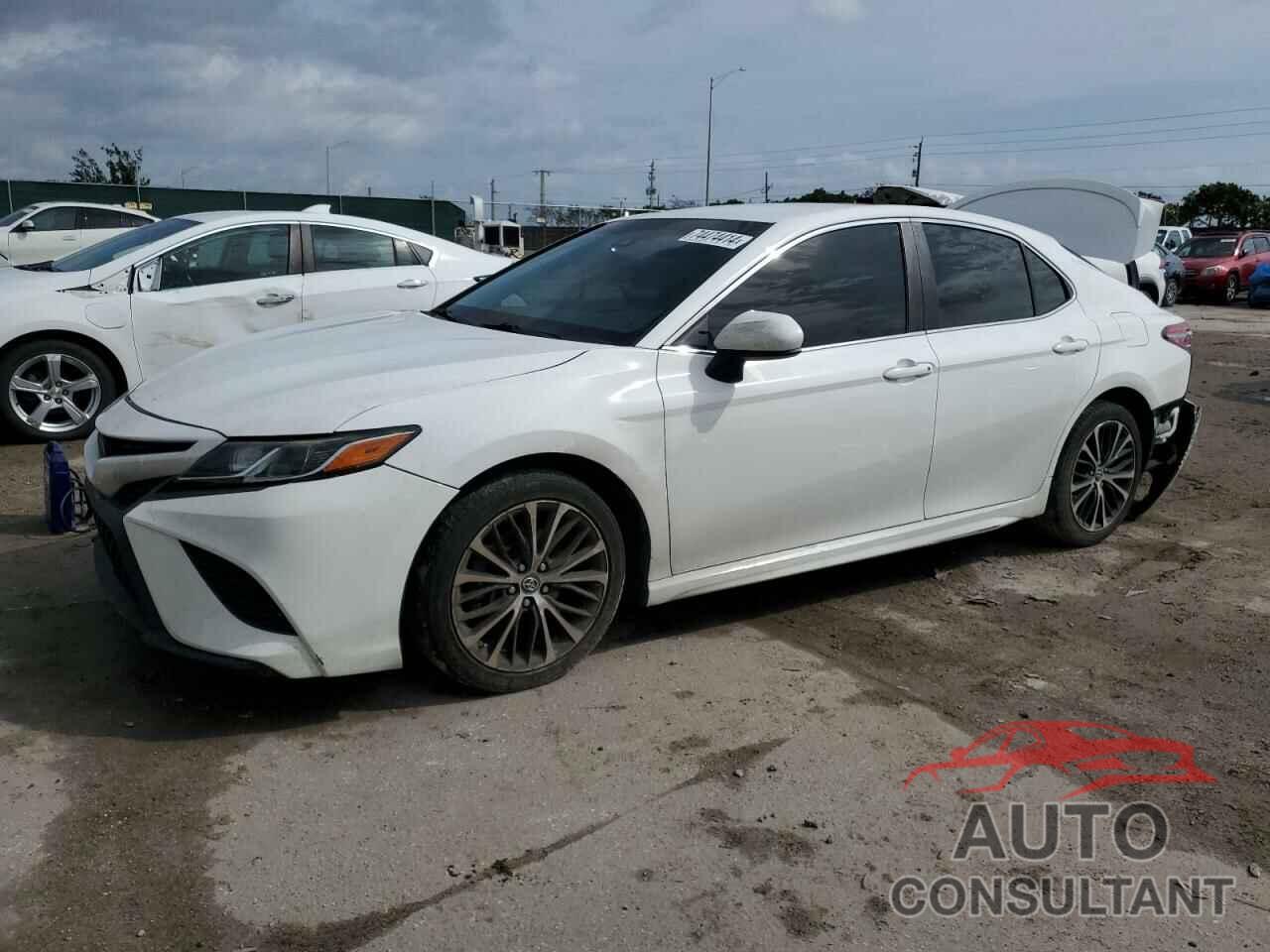 TOYOTA CAMRY 2018 - 4T1B11HK2JU057677