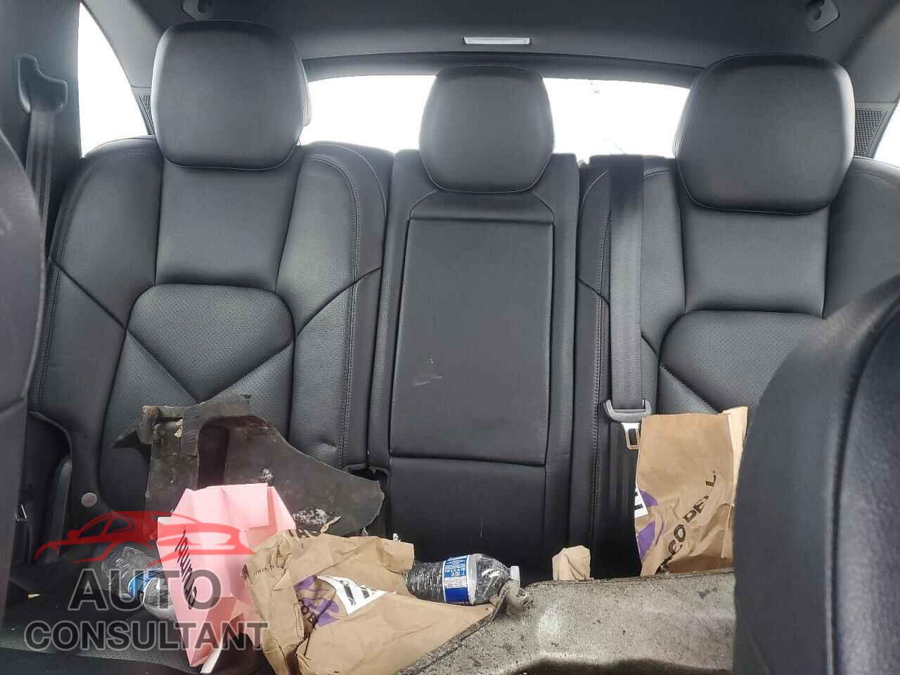 PORSCHE CAYENNE 2016 - WP1AA2A28GKA11841