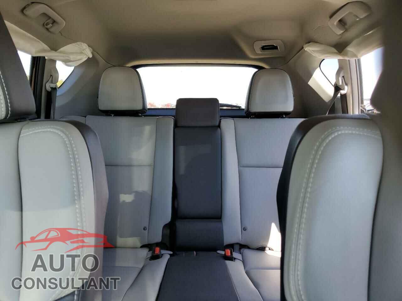 TOYOTA RAV4 2017 - 2T3DFREV8HW663171