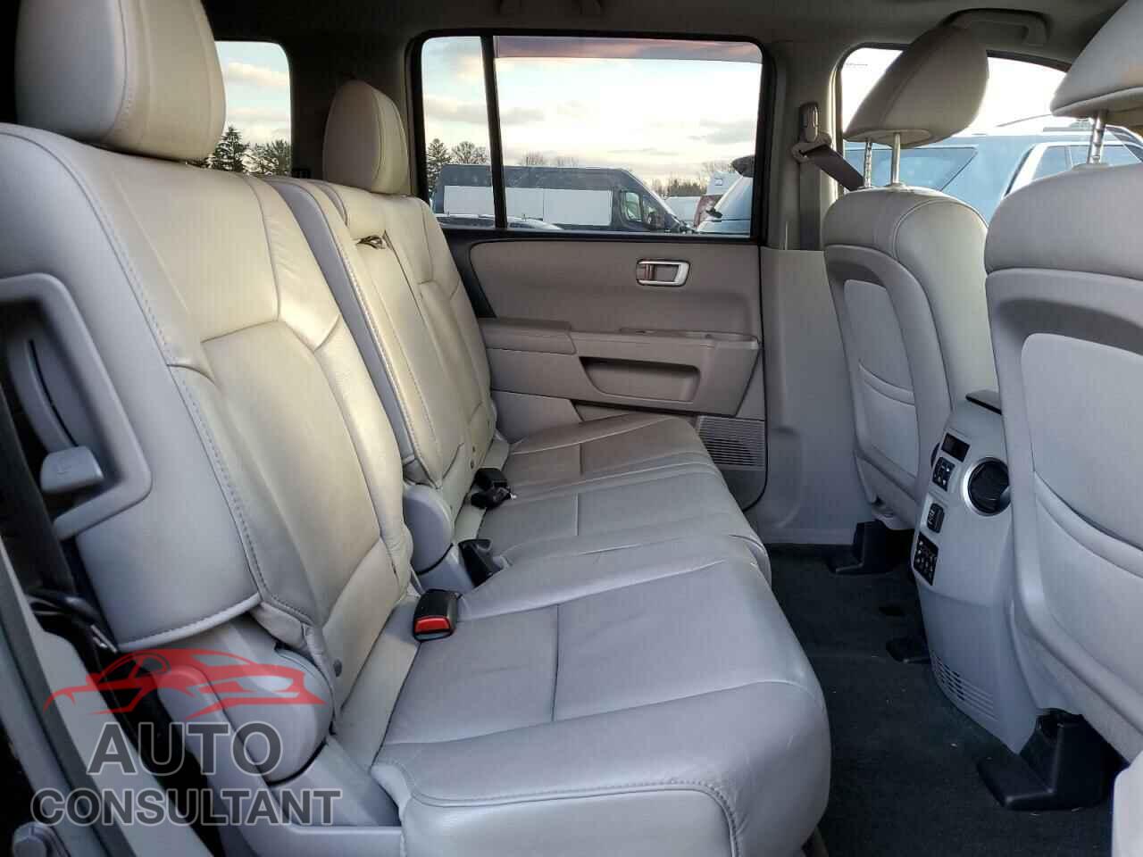 HONDA PILOT 2015 - 5FNYF4H60FB005596