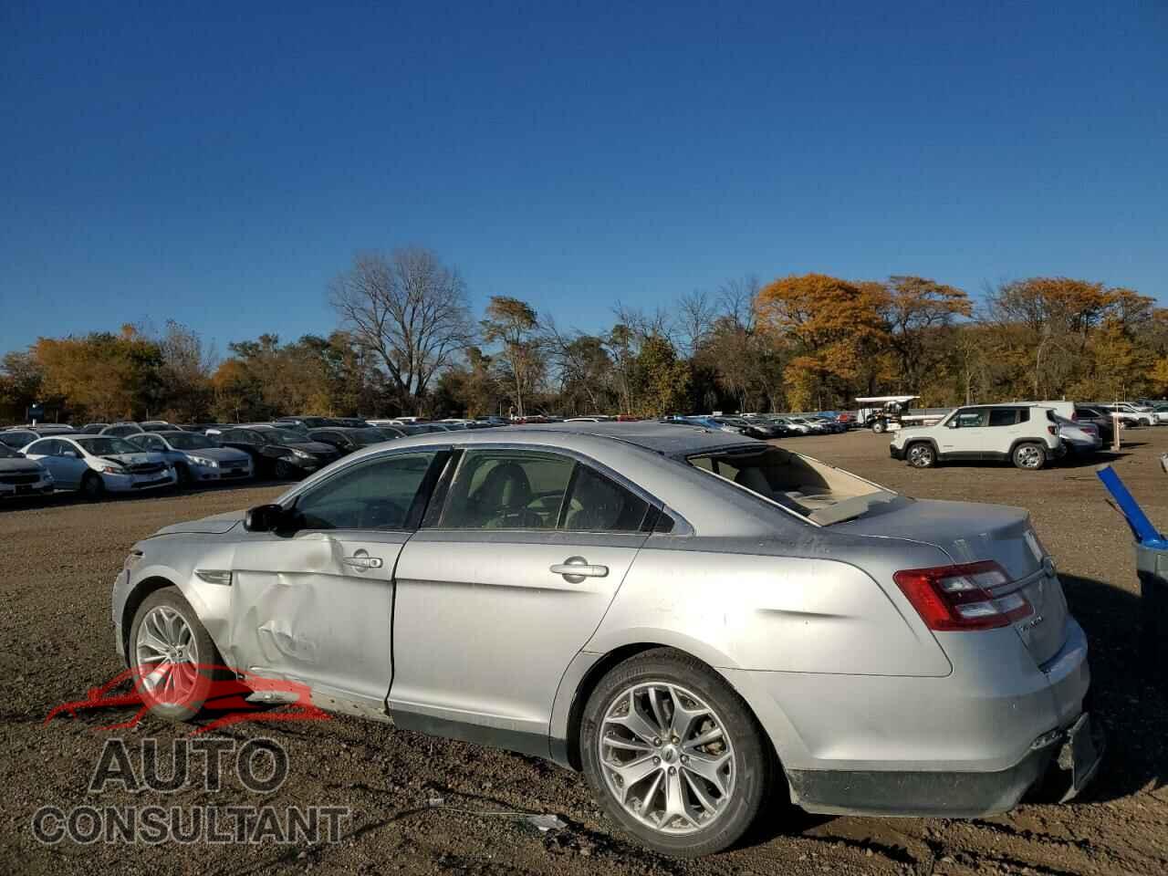 FORD TAURUS 2018 - 1FAHP2F80JG110259