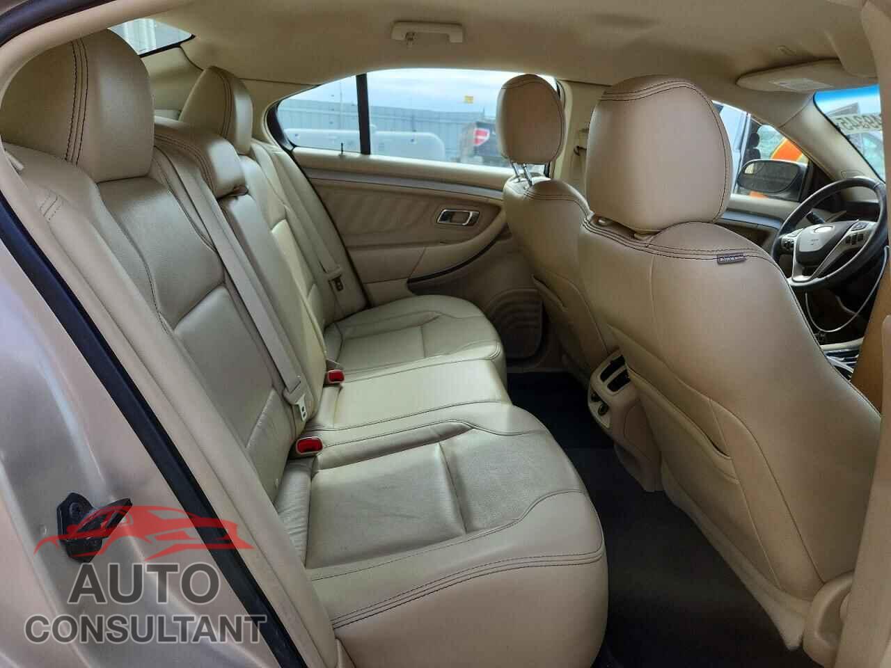 FORD TAURUS 2018 - 1FAHP2E85JG125261