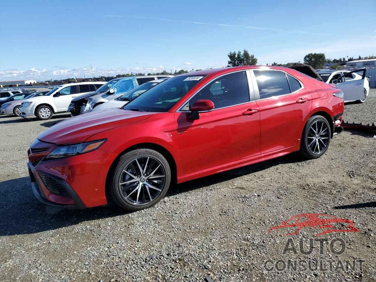 TOYOTA CAMRY 2022 - 4T1G11AK0NU003204