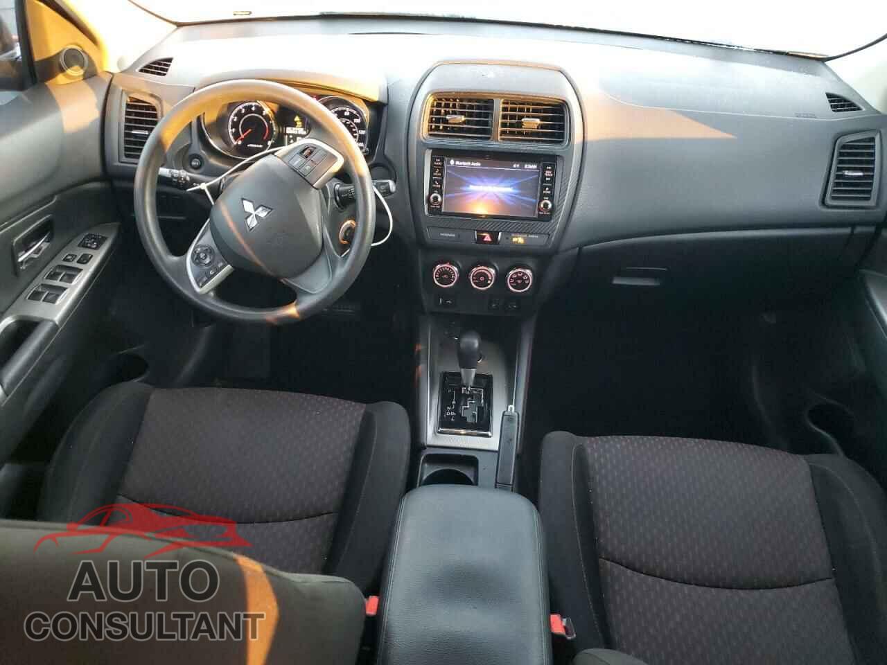 MITSUBISHI OUTLANDER 2018 - JA4AR3AU2JU020719