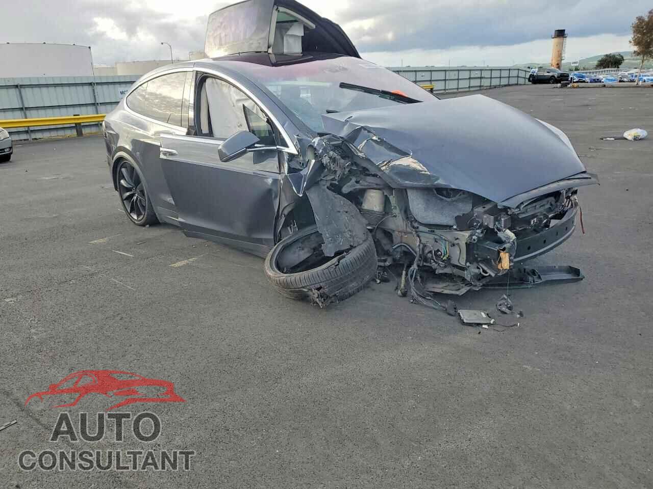 TESLA MODEL X 2016 - 5YJXCBE21GF008583