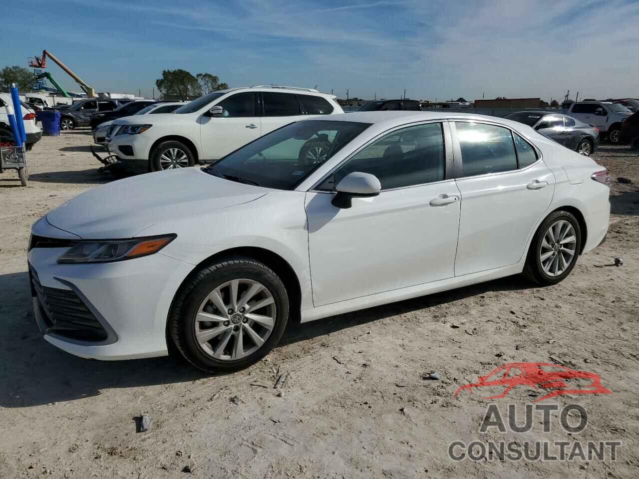TOYOTA CAMRY 2022 - 4T1C11AK5NU668906