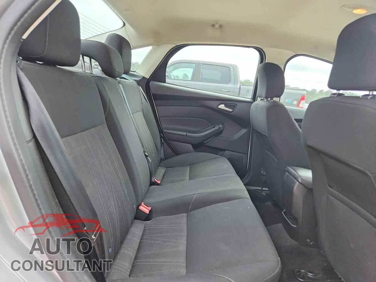 FORD FOCUS 2017 - 1FADP3F24HL285504