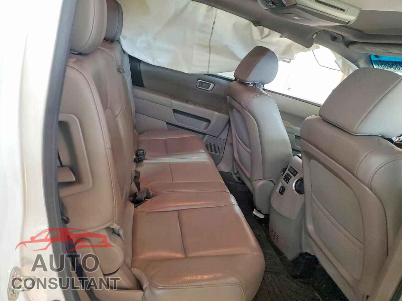 HONDA PILOT 2015 - 5FNYF3H52FB007609