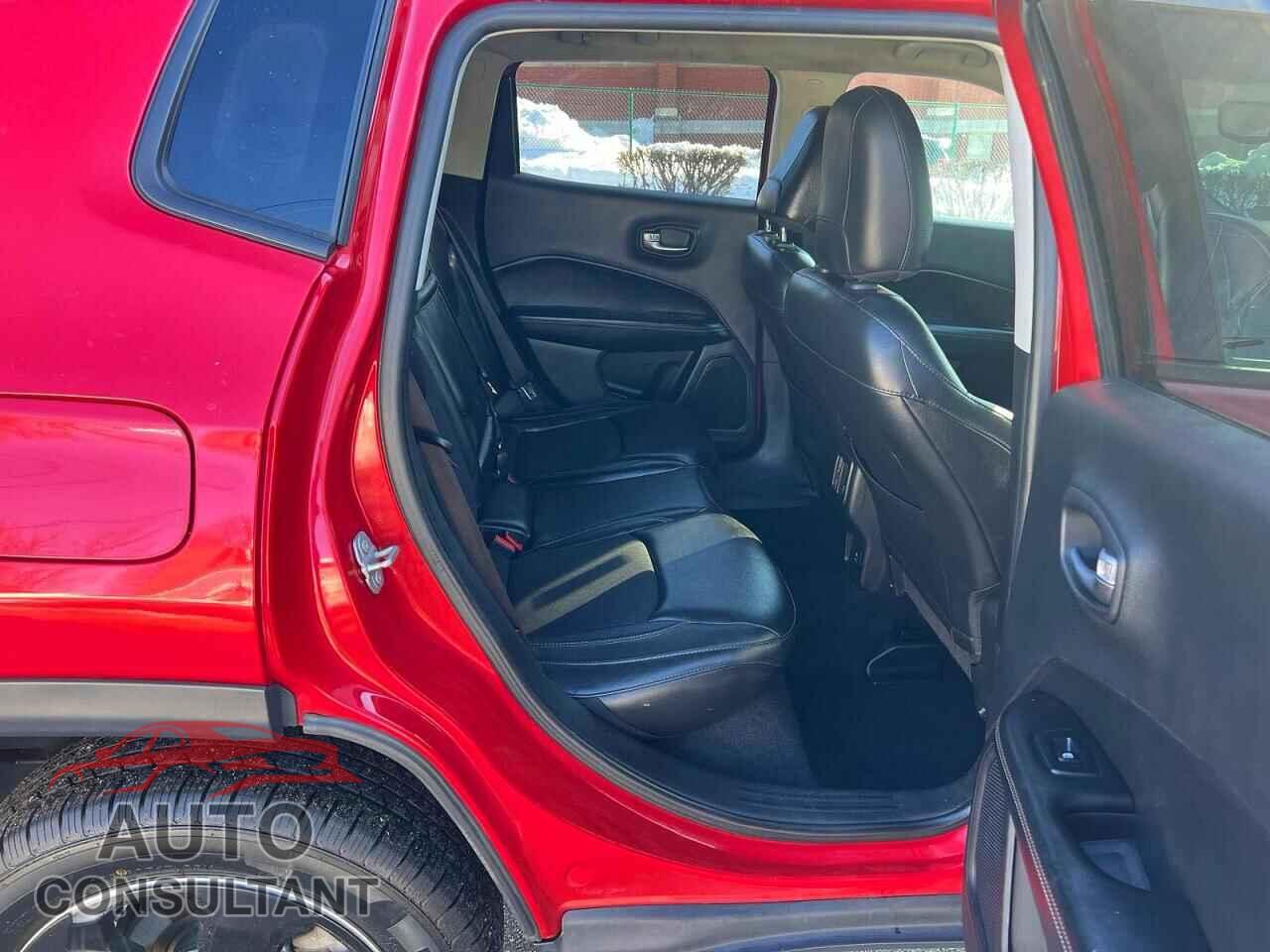 JEEP COMPASS 2018 - 3c4nJDBB2JT483830