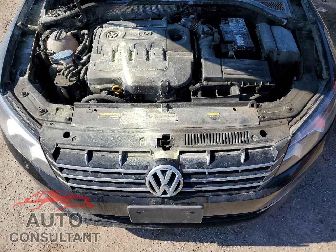 VOLKSWAGEN PASSAT 2015 - 1VWCV7A39FC088826