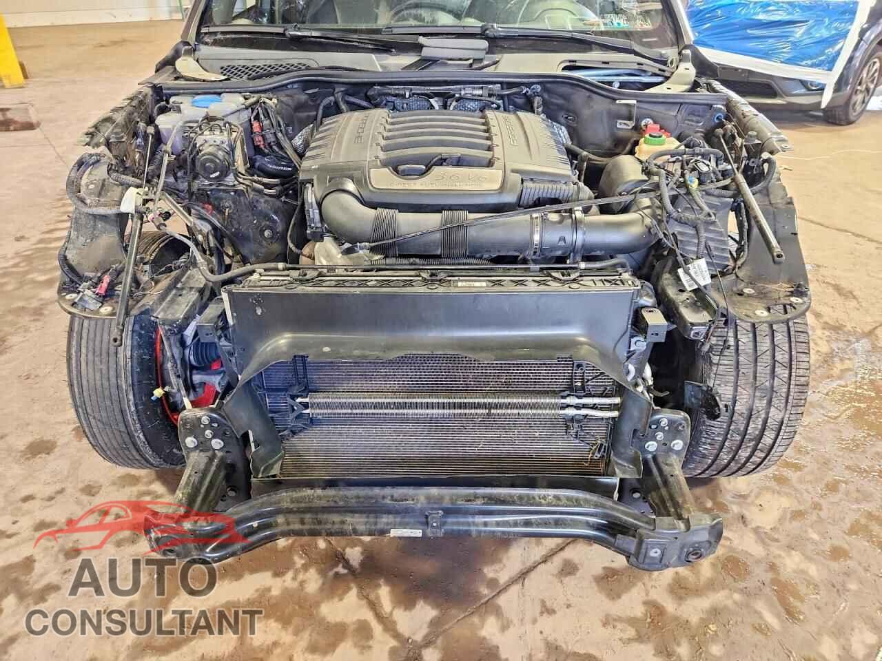 PORSCHE CAYENNE 2018 - WP1AA2A24JKA00911
