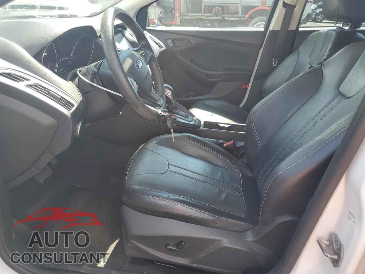 FORD FOCUS 2017 - 1FADP3E28HL342854