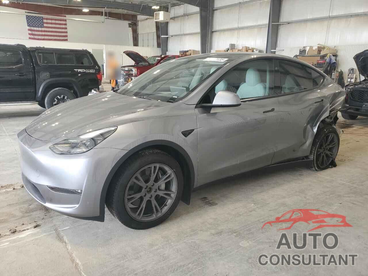 TESLA MODEL Y 2025 - 7SAYGDEE2SF299024