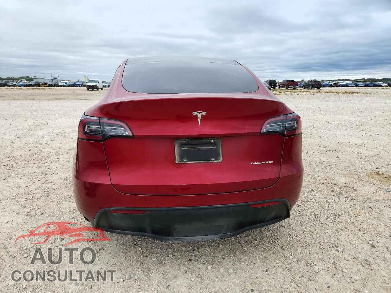 TESLA MODEL Y 2024 - 7SAYGAEE8RF005683