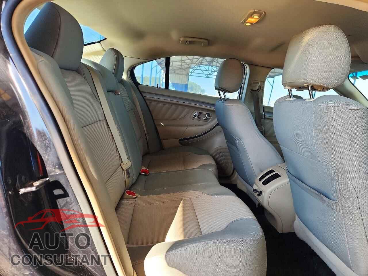 FORD TAURUS 2017 - 1FAHP2E83HG105309