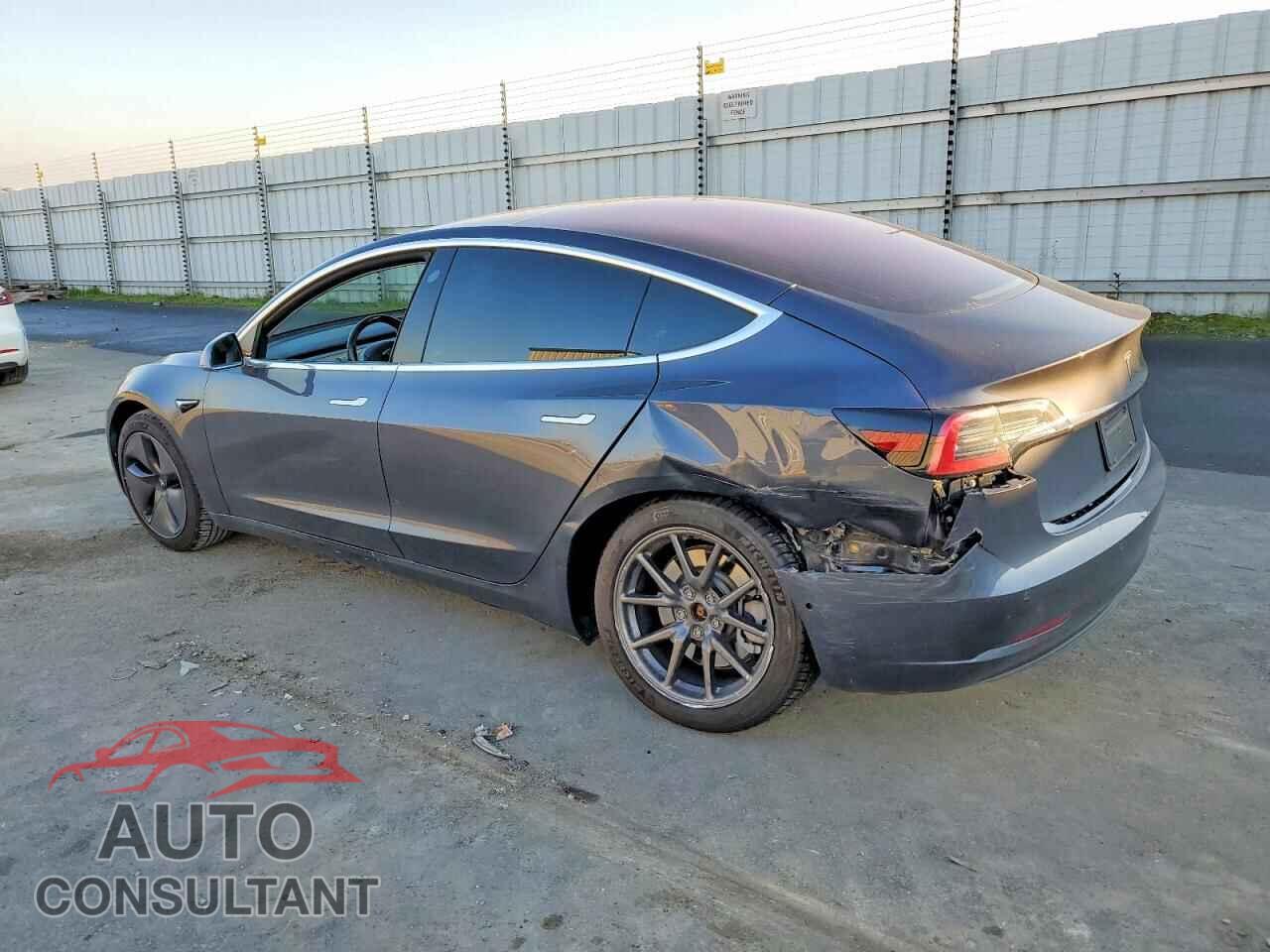 TESLA MODEL 3 2018 - 5YJ3E1EA5JF158567