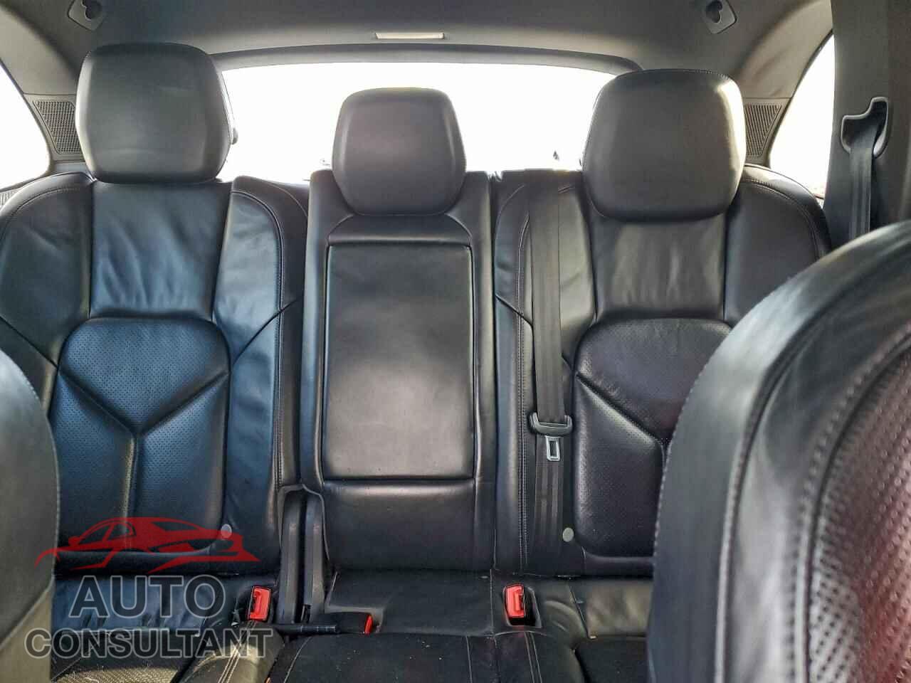 PORSCHE CAYENNE 2012 - WP1AA2A29CLA04157