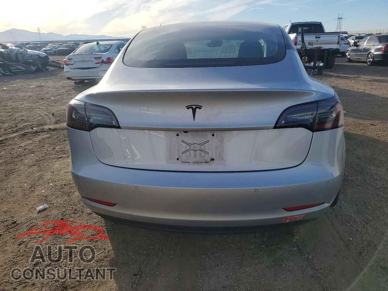 TESLA MODEL 3 2018 - 5YJ3E1EA1JF004101